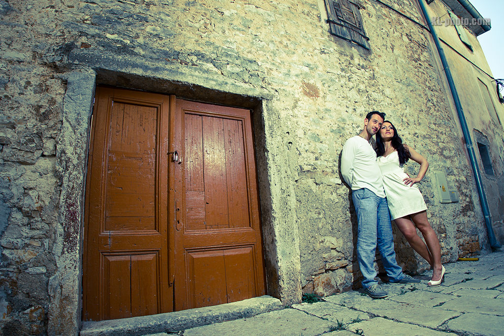 KL-Photo - Fotografiranje vjencanja: Ines i Davor su za svoje fotografije vjencanja odlucili pozirati u prekrasnoj Istri. Fotografirali smo se na nekoliko lokacija, ukljucujuci Arenu u Puli i stijene rta Kamenjak