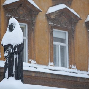 Zagreb, 8.12.2012 - Snijeg u Zagrebu zaustavio je javni prijevoz te paralizirao grad.